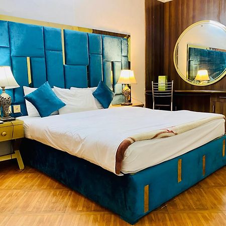 Fiesta Inn Hotel & Resorts Multan Exteriör bild