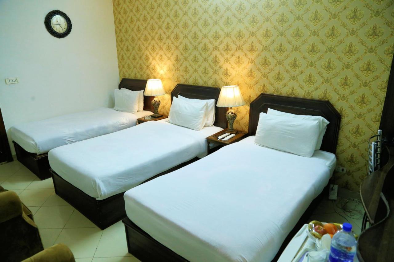 Fiesta Inn Hotel & Resorts Multan Exteriör bild
