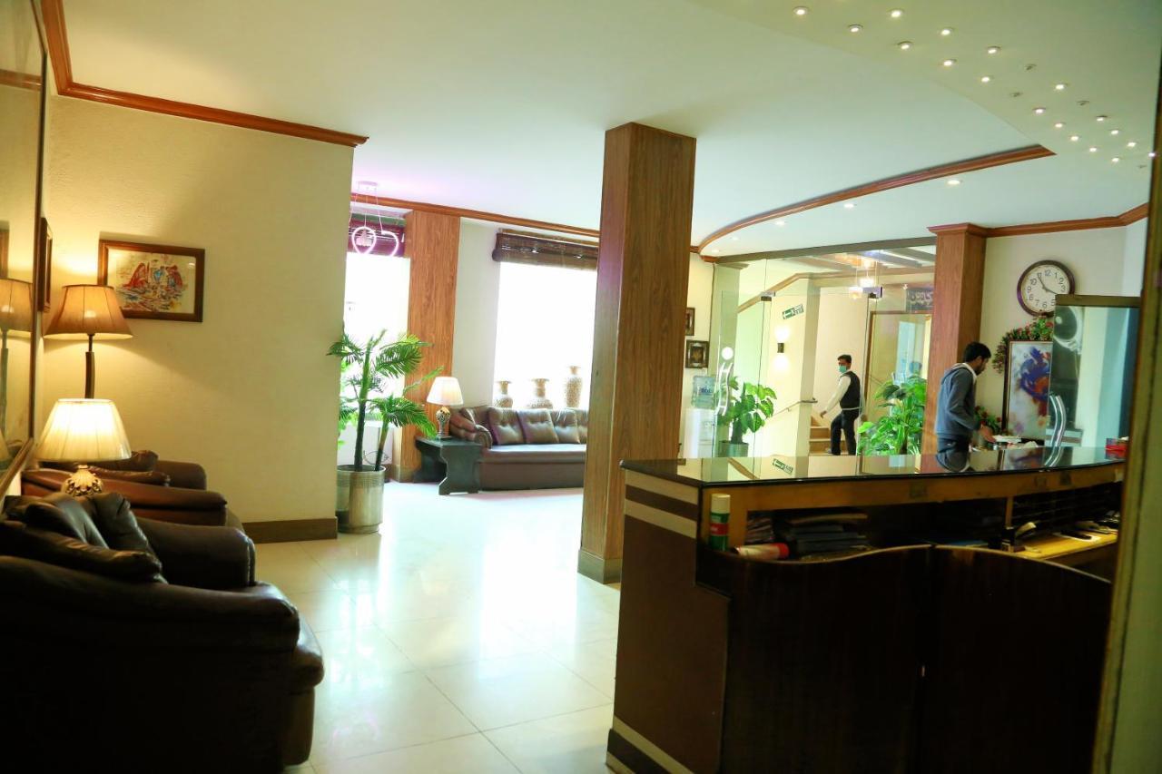 Fiesta Inn Hotel & Resorts Multan Exteriör bild