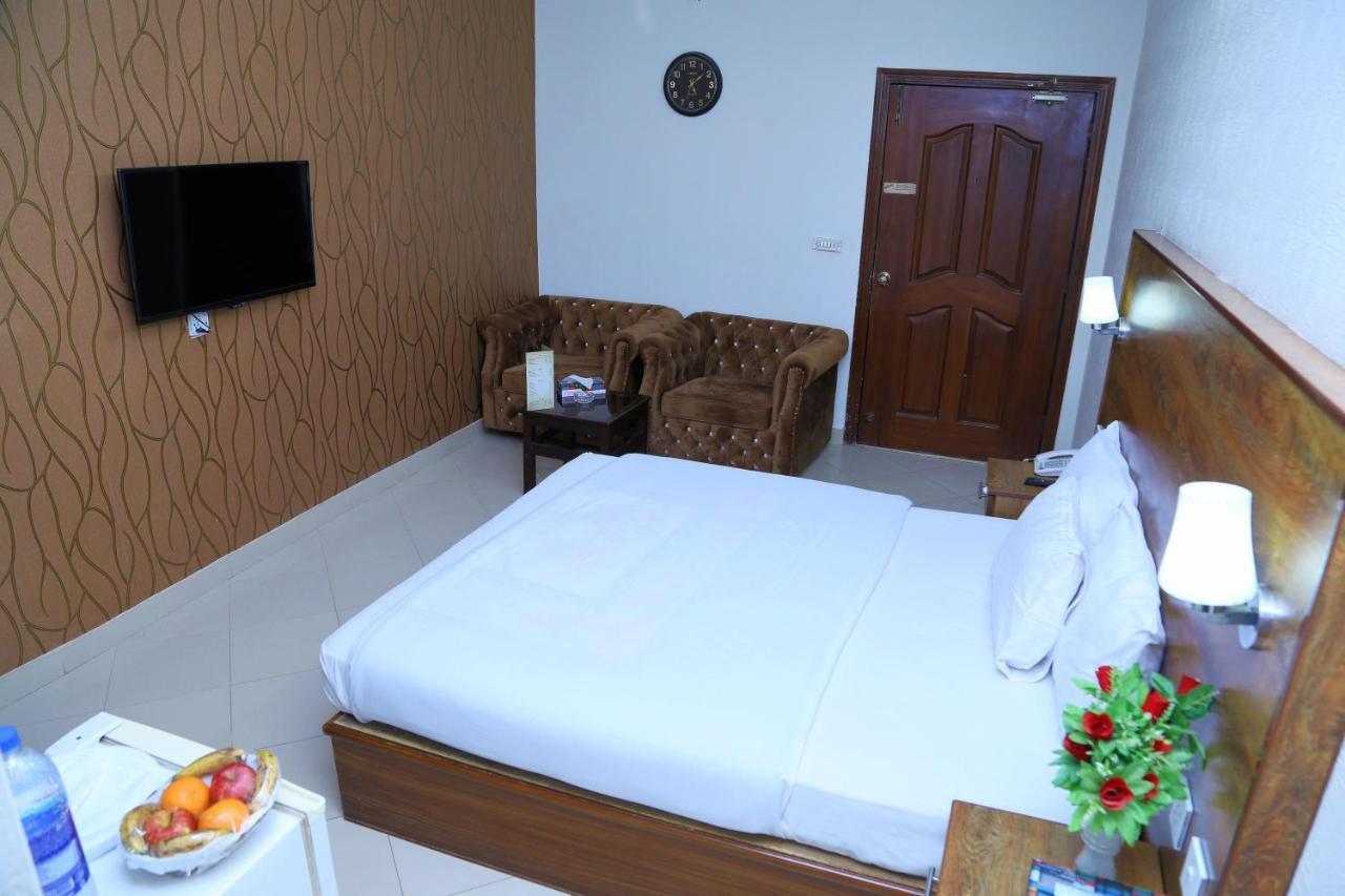 Fiesta Inn Hotel & Resorts Multan Exteriör bild