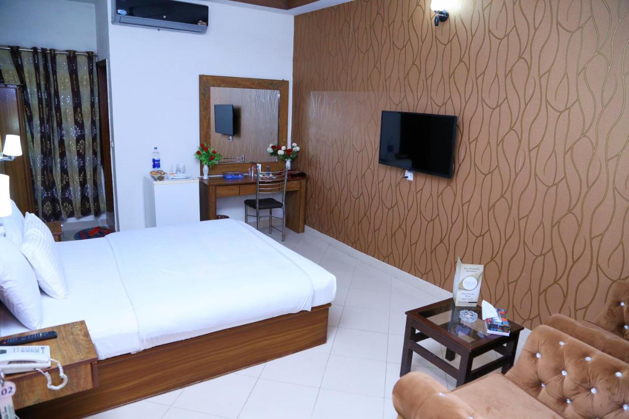 Fiesta Inn Hotel & Resorts Multan Exteriör bild