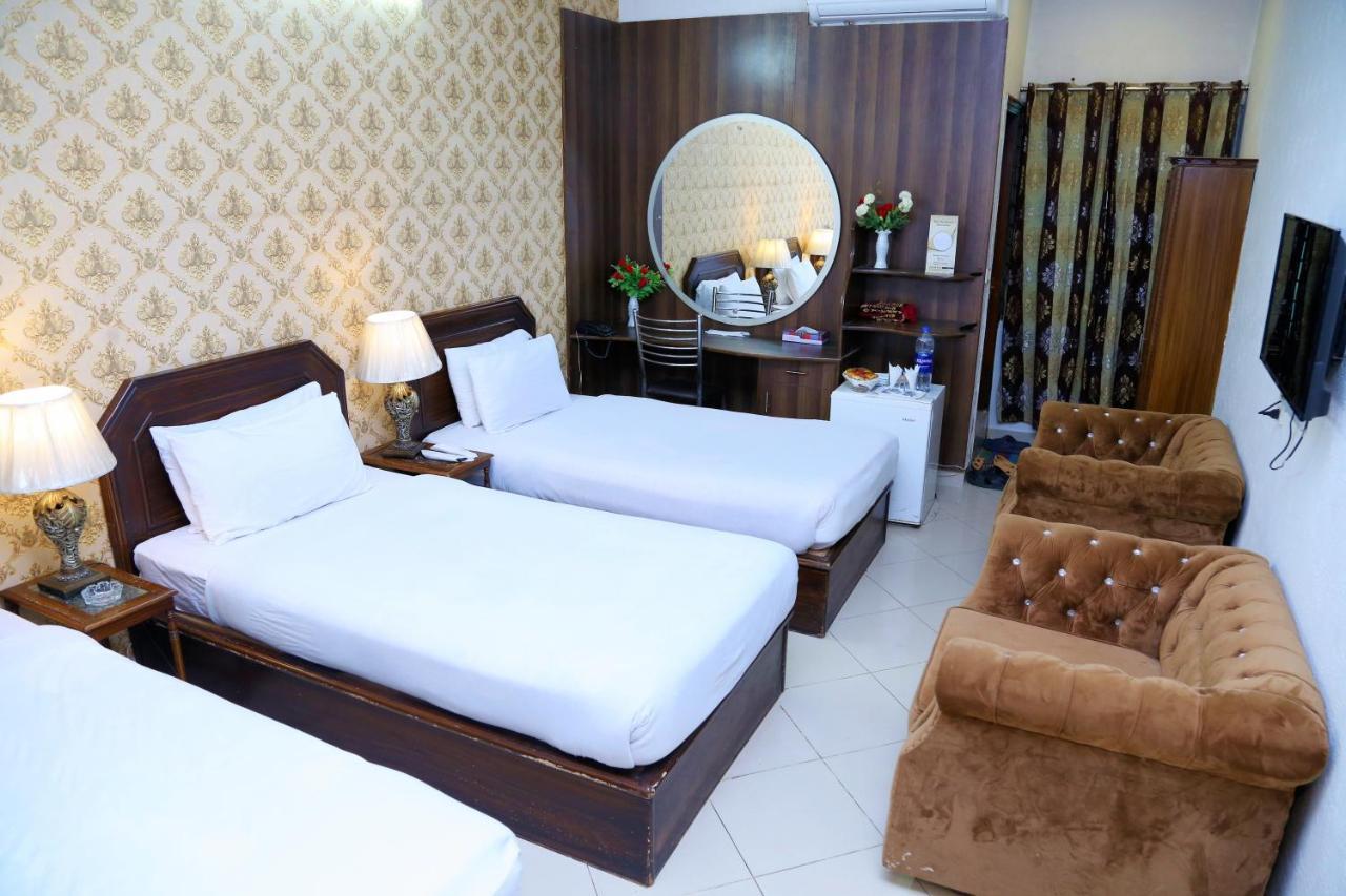 Fiesta Inn Hotel & Resorts Multan Exteriör bild