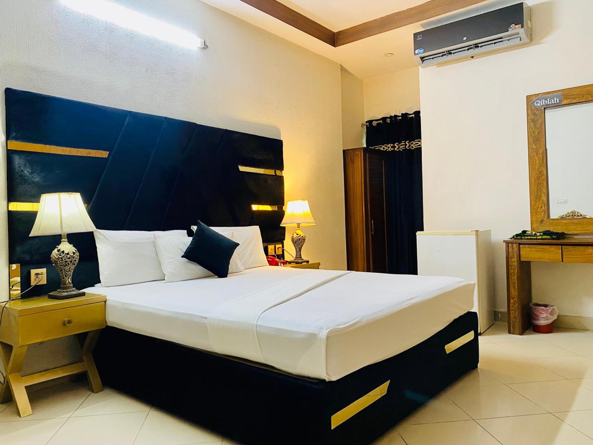 Fiesta Inn Hotel & Resorts Multan Exteriör bild
