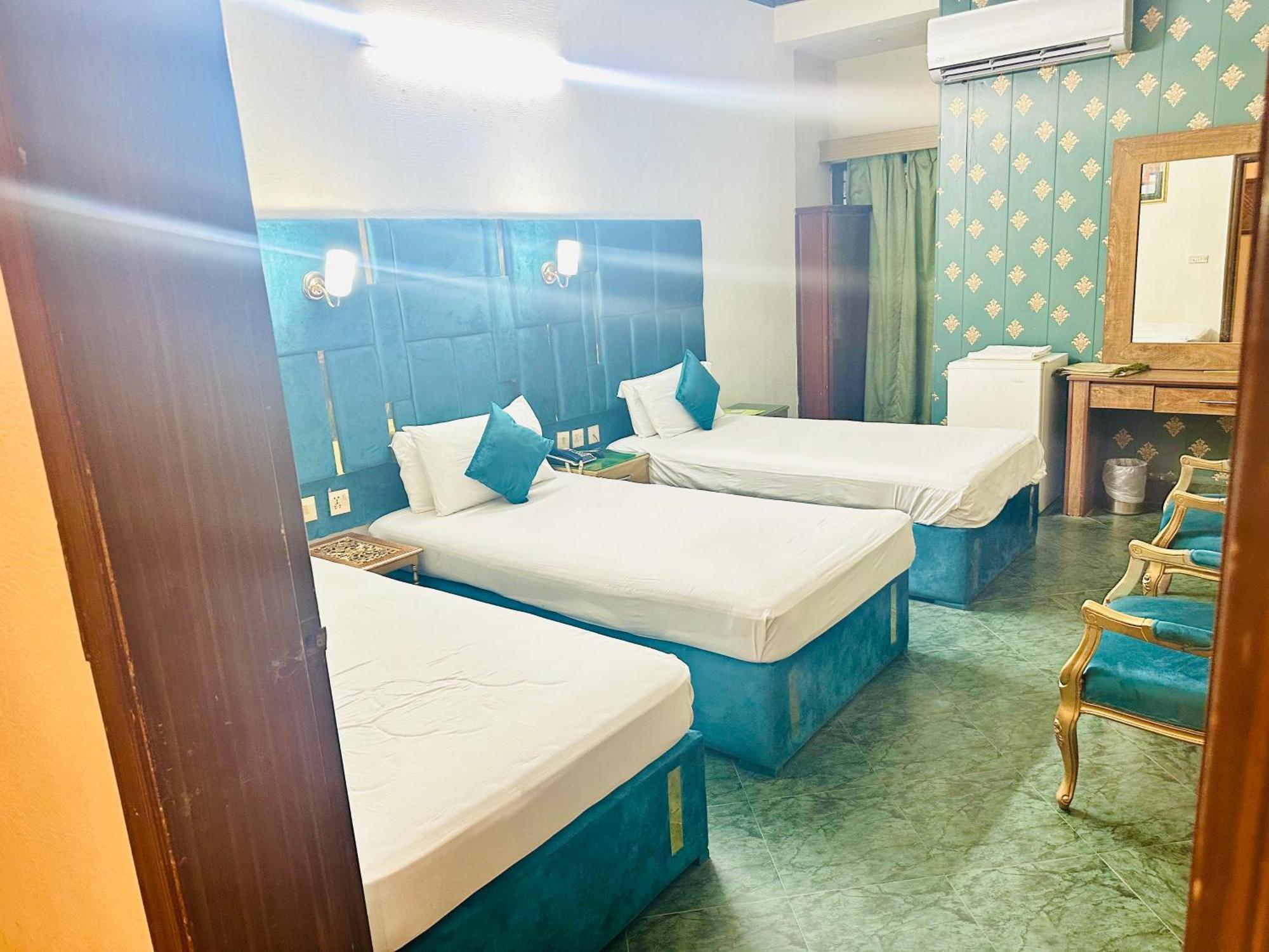 Fiesta Inn Hotel & Resorts Multan Exteriör bild