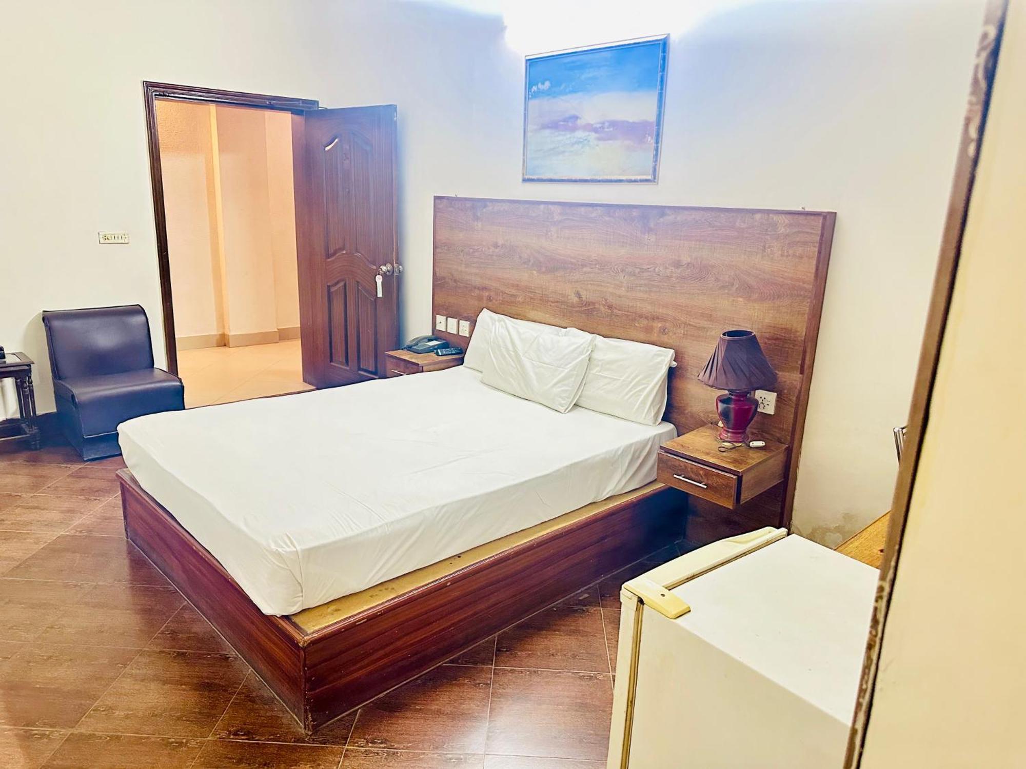 Fiesta Inn Hotel & Resorts Multan Exteriör bild