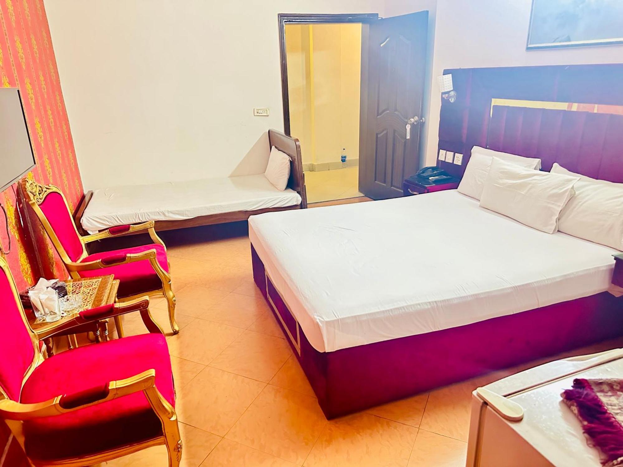 Fiesta Inn Hotel & Resorts Multan Exteriör bild
