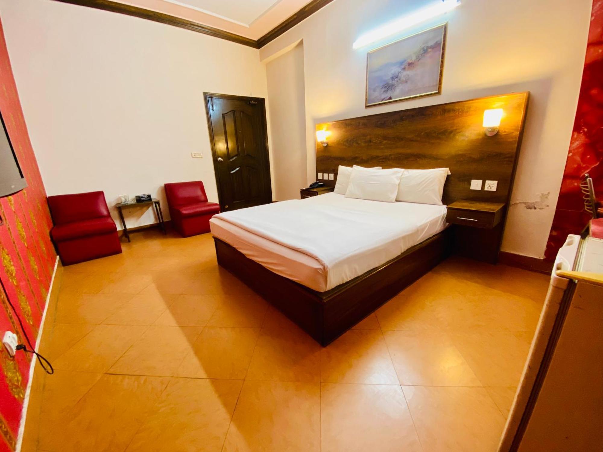 Fiesta Inn Hotel & Resorts Multan Exteriör bild