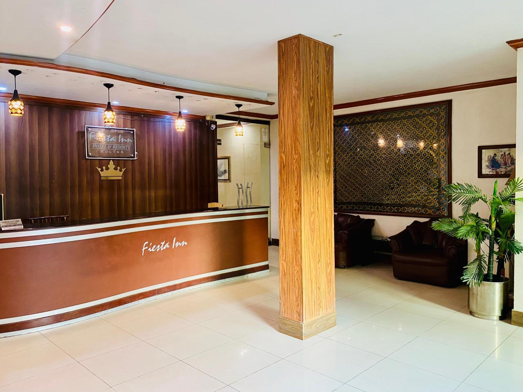 Fiesta Inn Hotel & Resorts Multan Exteriör bild