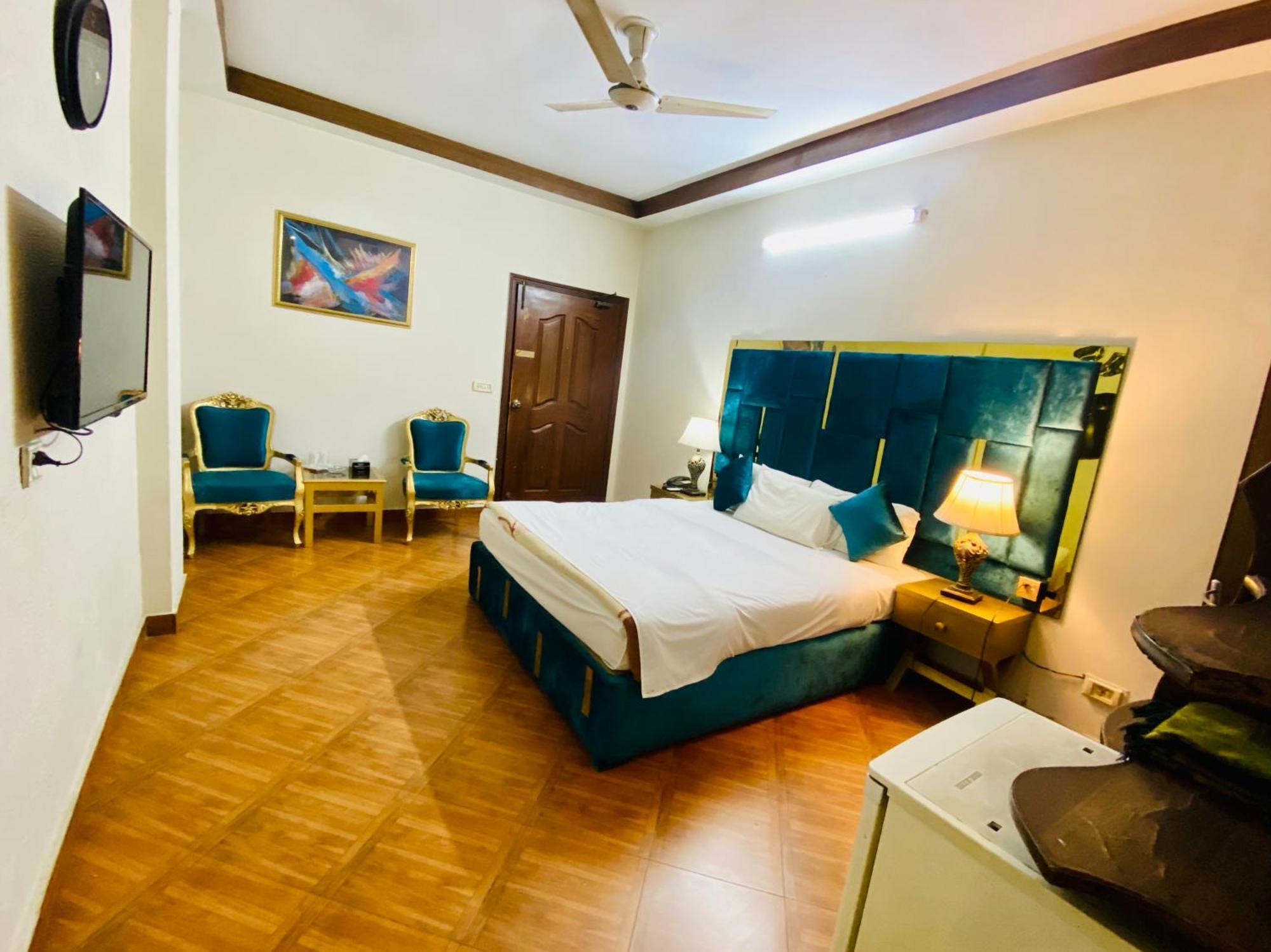Fiesta Inn Hotel & Resorts Multan Exteriör bild