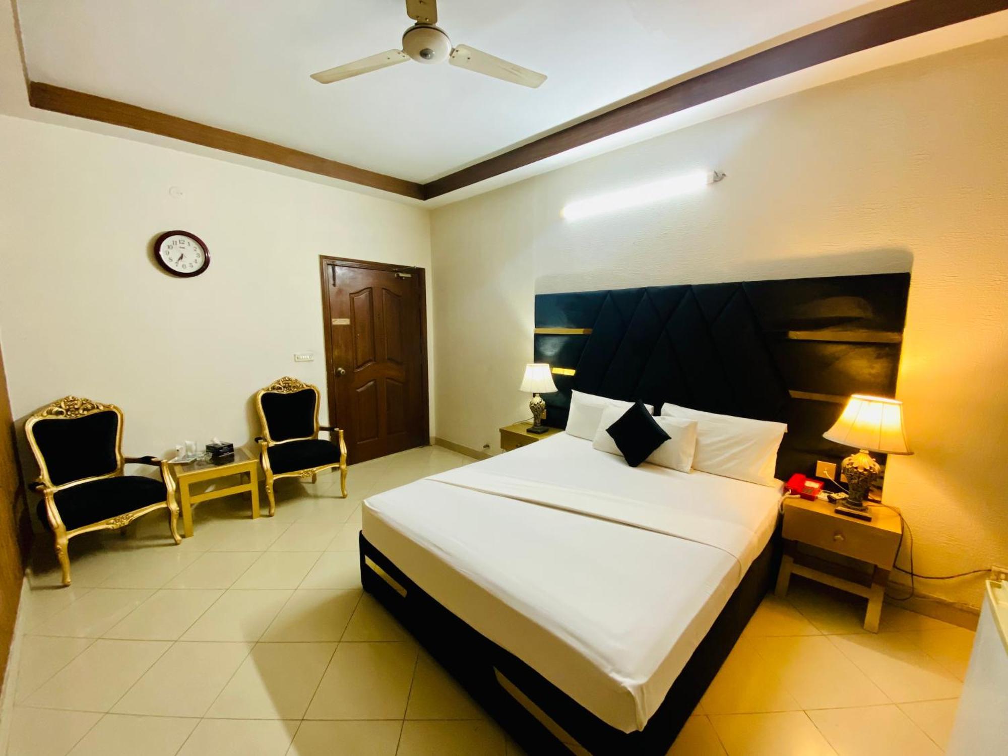 Fiesta Inn Hotel & Resorts Multan Exteriör bild