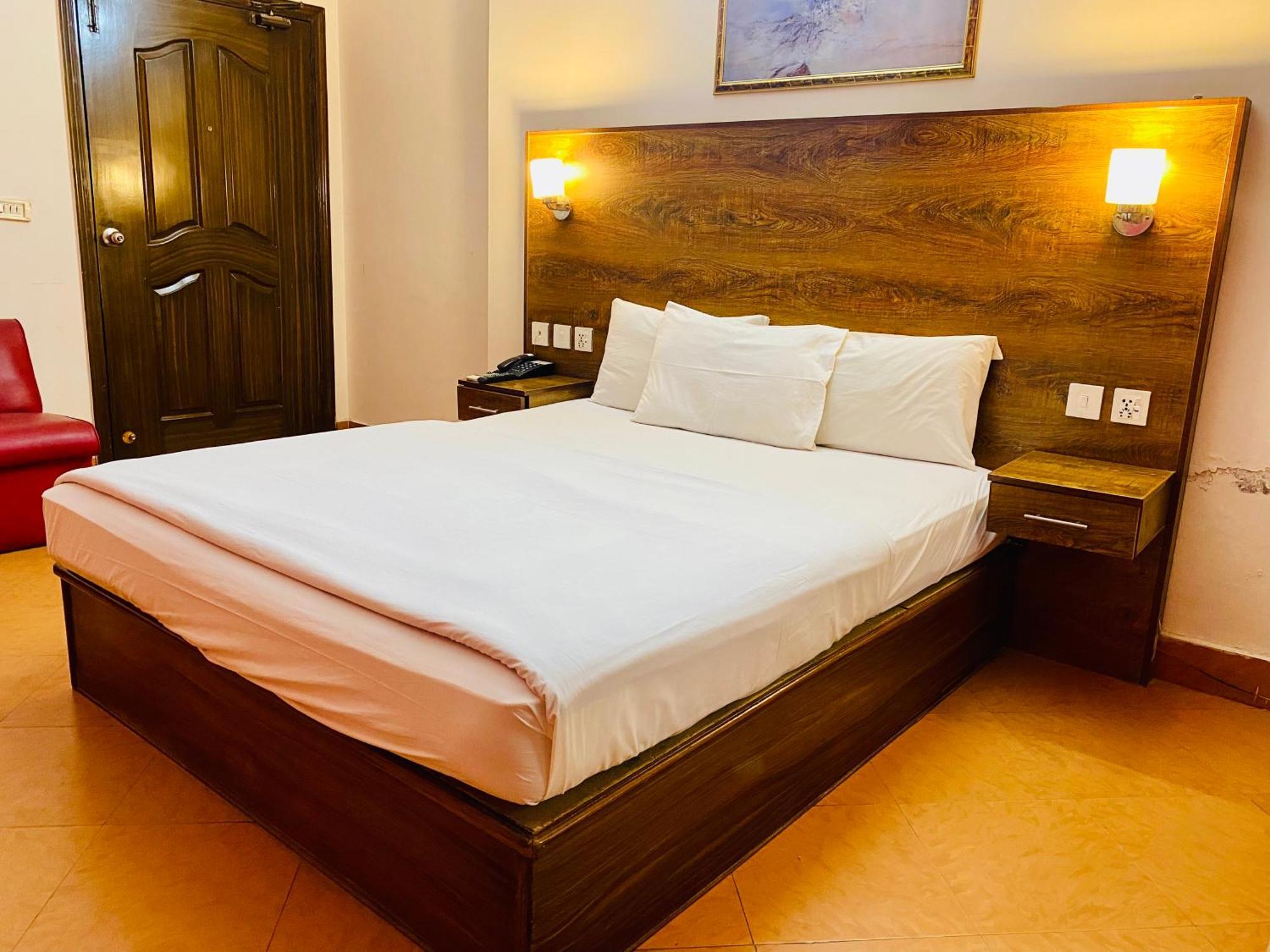 Fiesta Inn Hotel & Resorts Multan Exteriör bild