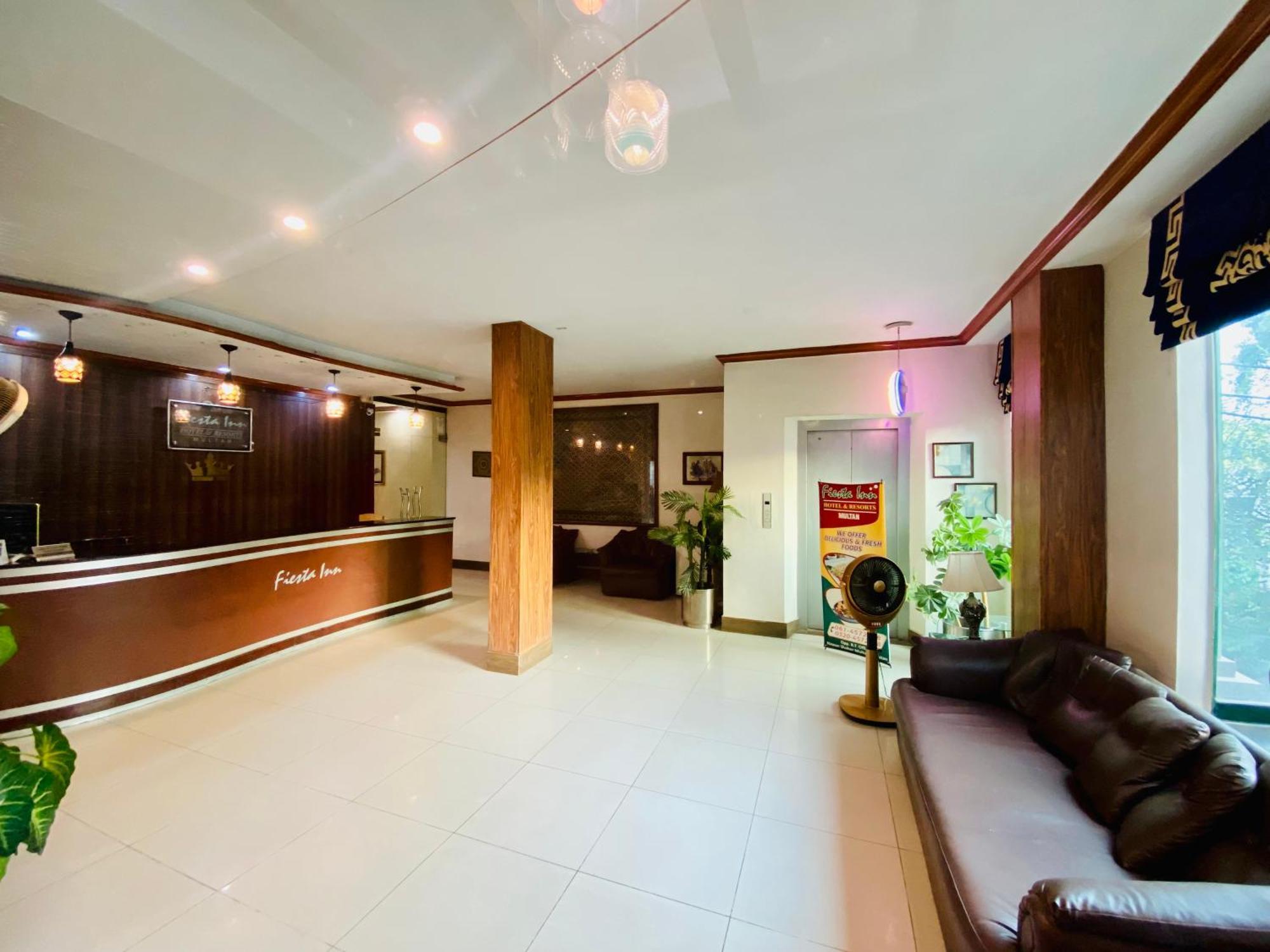 Fiesta Inn Hotel & Resorts Multan Exteriör bild