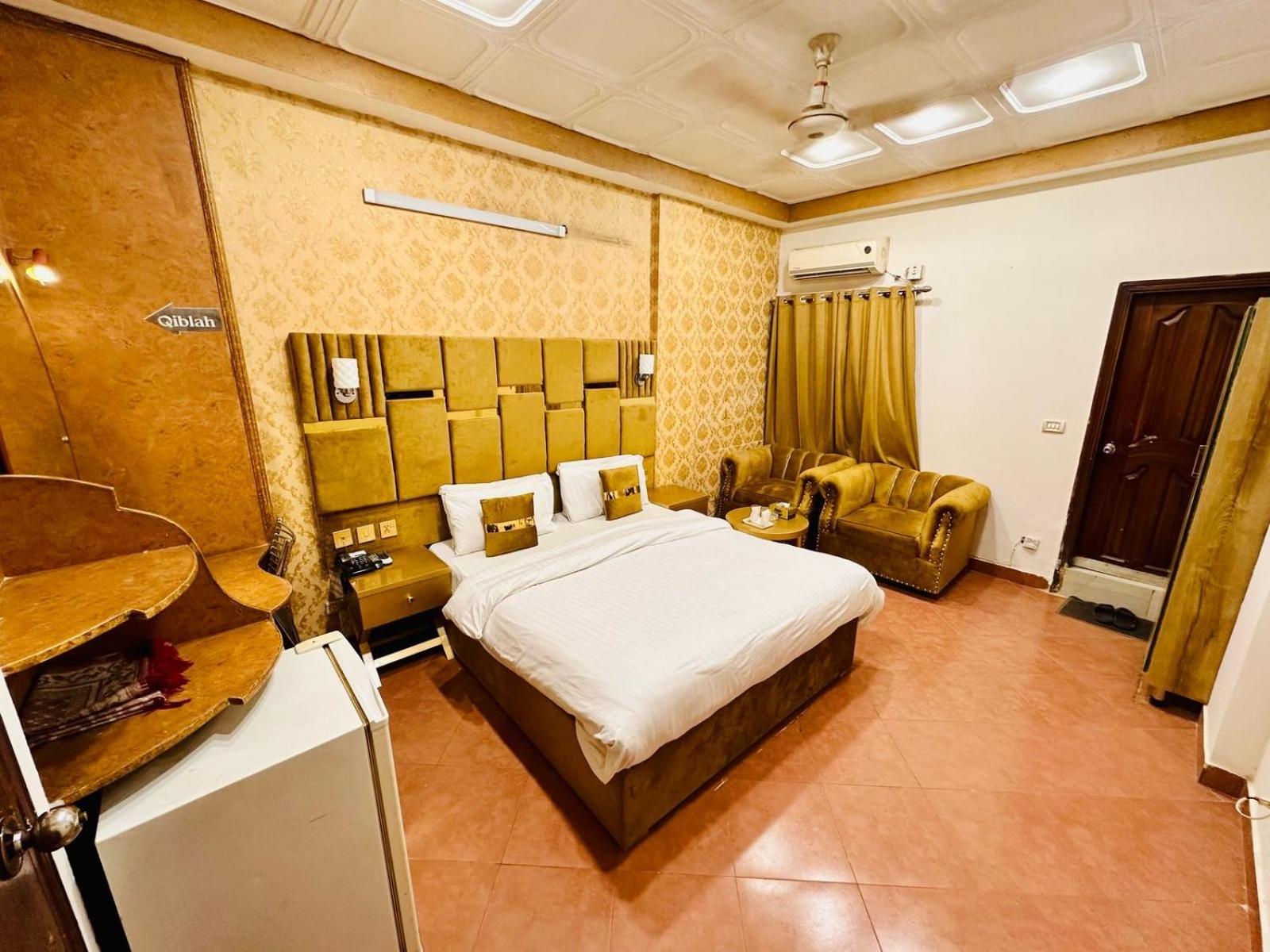 Fiesta Inn Hotel & Resorts Multan Exteriör bild