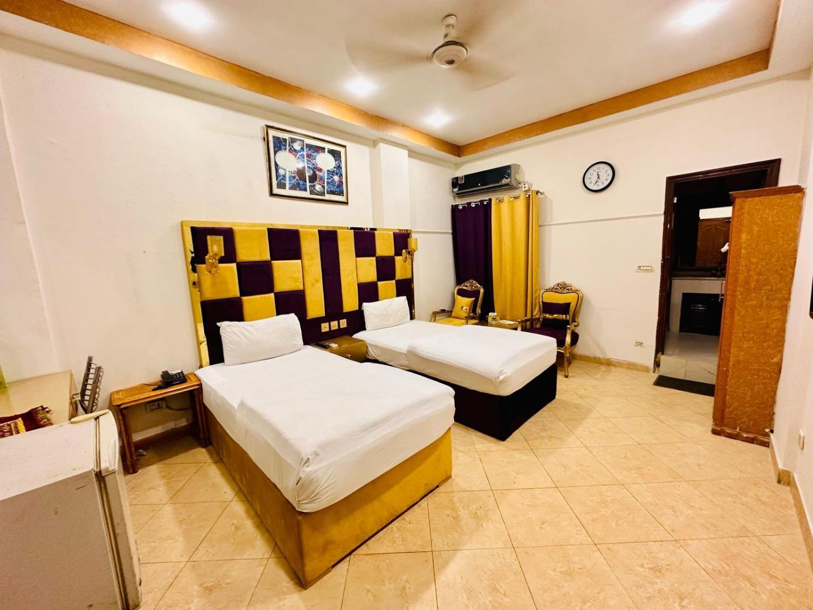 Fiesta Inn Hotel & Resorts Multan Exteriör bild