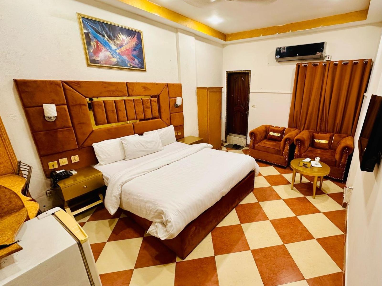 Fiesta Inn Hotel & Resorts Multan Exteriör bild
