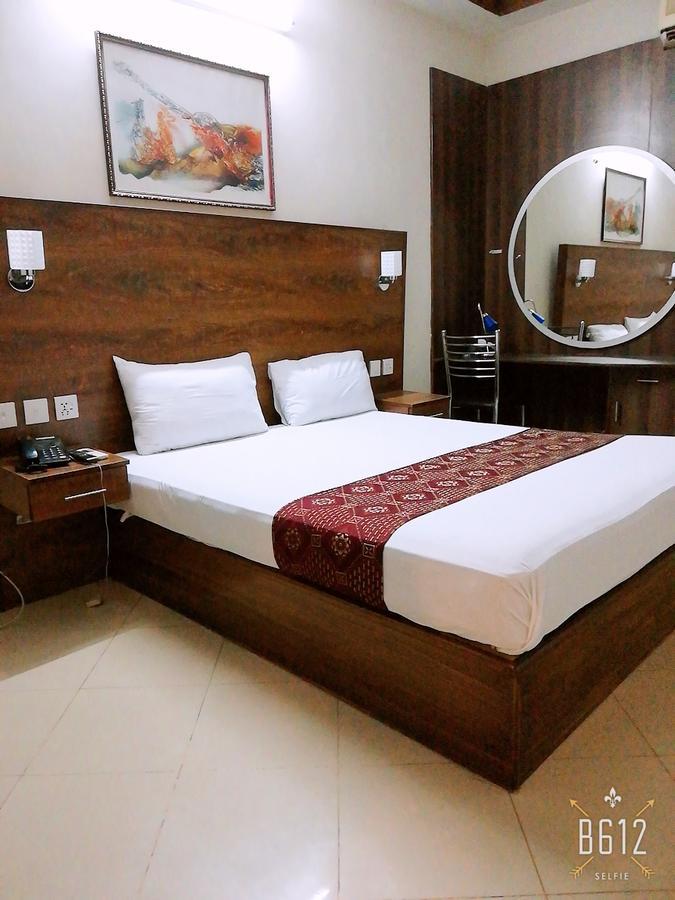 Fiesta Inn Hotel & Resorts Multan Exteriör bild