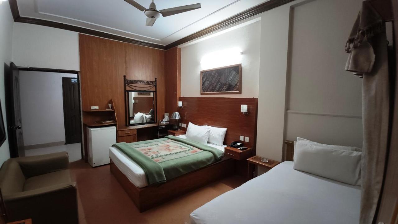 Fiesta Inn Hotel & Resorts Multan Exteriör bild