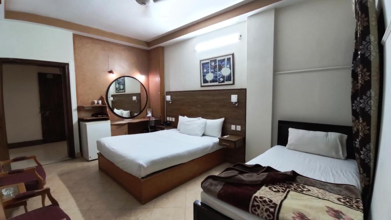 Fiesta Inn Hotel & Resorts Multan Exteriör bild